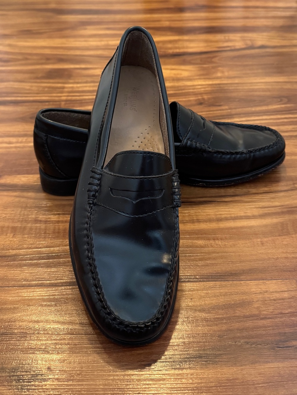 G.H. Bass & Co. The Whitney Weejuns Black Leather Penny Loafers 9 Preppy Fall